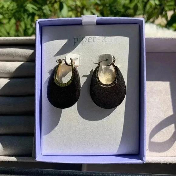 Piper- K Wooden Earrings - Picture 4 of 6